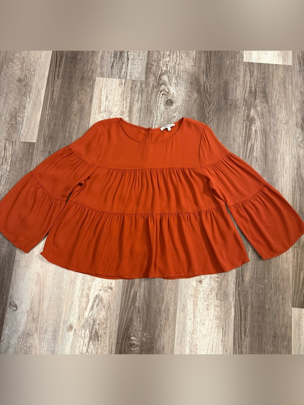 Madewell Tiered Button-Back Swing
Blouse Rust Orange Bell Sleeve Women’s Size L